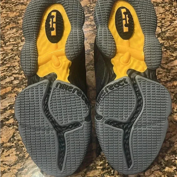 New Lebrons Low 19s Black&Yellow - Picture 6 of 8